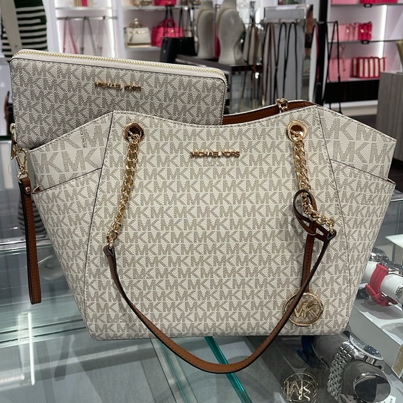 MICHAEL KORS 
Jet Set Large Signature Shoulder Bag & JST Lg CONTINENTAL wallet - Picture 13 of 16